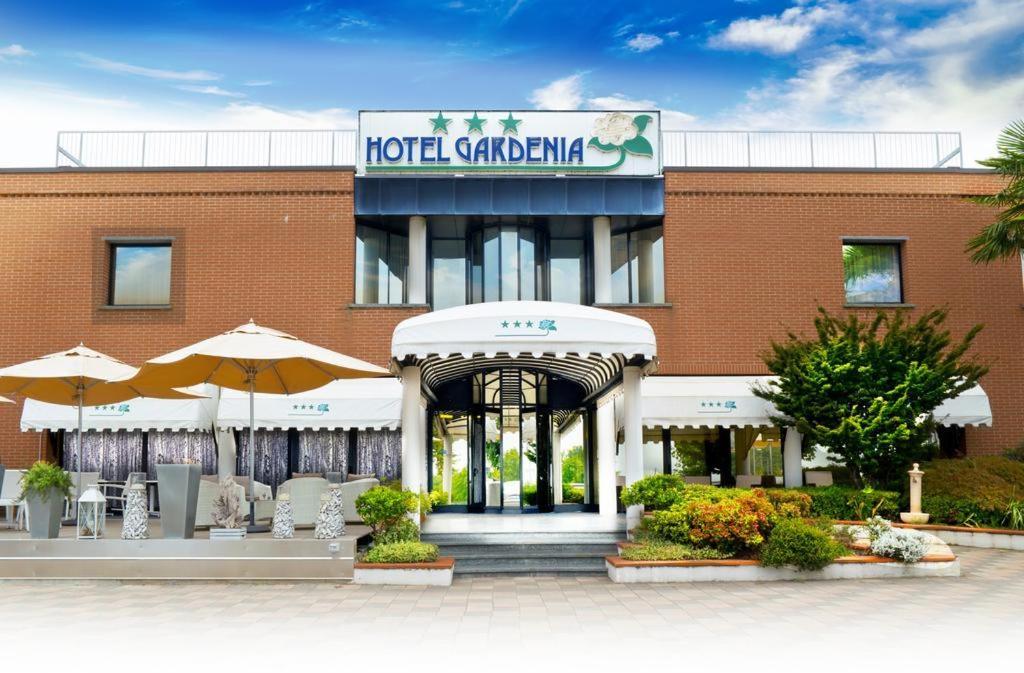 Hotel Gardenia Cermenate Exterior photo